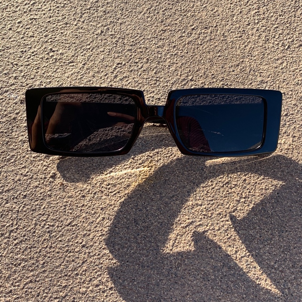 Black Rectangular sunglasses😎 (available in beige